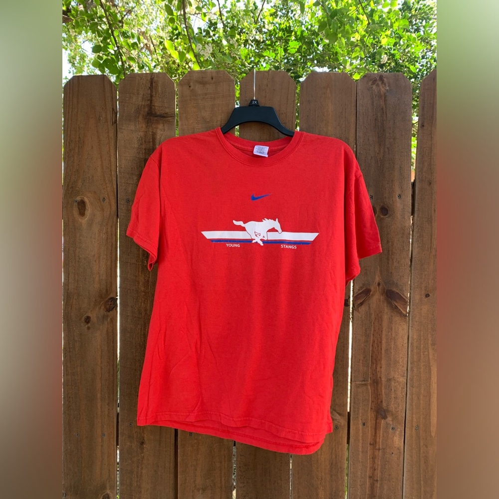 Vintage Young Stangs center swoosh men's T-shirt size Large.